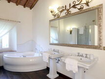 Accommodation:&nbsp;Family Suite