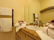 Accommodation:&nbsp;Deluxe Suite