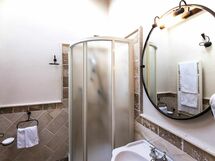 Accommodation:&nbsp;Camera 9