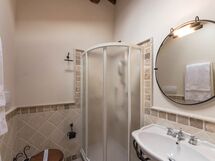 Accommodation:&nbsp;Camera 7