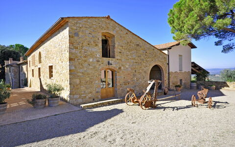 Arturo: Property, House, Building, Real Estate, Sky, Rural Area, Home, Vacation, Estate, Tourism