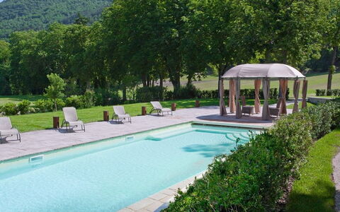 Villa Gubbio: Swimming Pool, Property, Building, Real Estate, Estate, House, Leisure, Villa, Grass, Resort