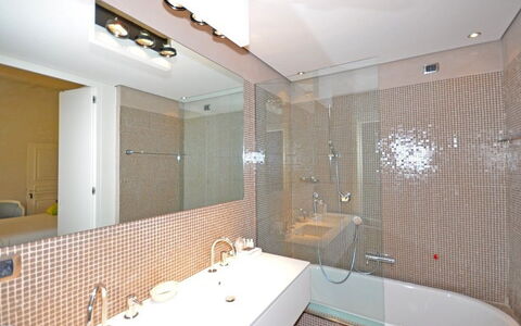 Villa Gubbio: Bathroom, Property, Room, Interior Design, Building, Ceiling, Tile, Bathtub, Real Estate, House