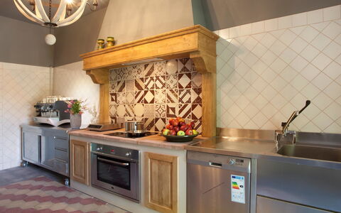 Villa Gubbio: Countertop, Property, Room, Tile, Kitchen, Cabinetry, Interior Design, Furniture, Floor, Ceiling