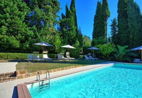 Villa Camaiore: Swimming Pool, Property, Leisure, Resort, Real Estate, Vacation, Estate, House, Resort Town, Building