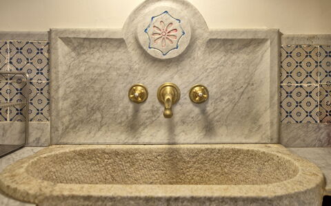 Villa Nova: Interior Design, Rectangle, Font, Water, Symmetry, Fountain, Metal, Water Feature, Flooring