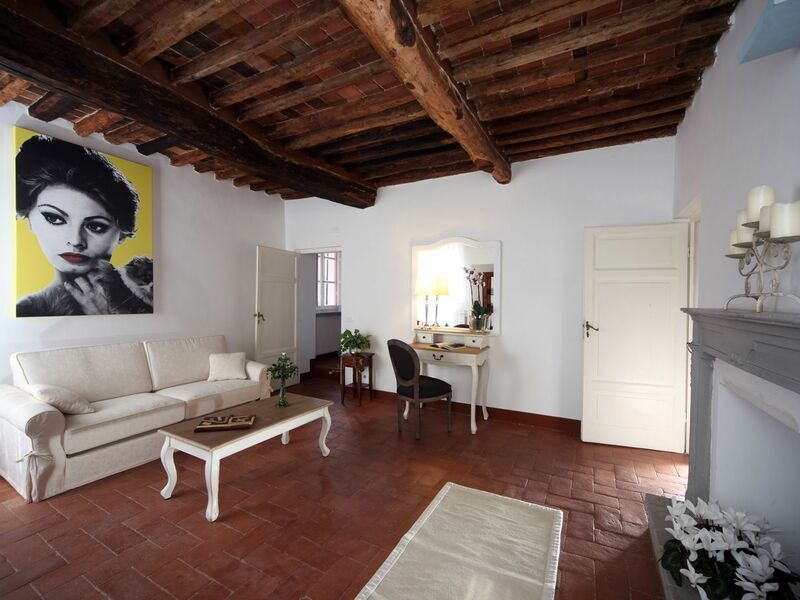 Accommodation:&nbsp;Villa Lorien