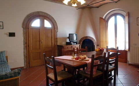 La Valle: Room, Building, Property, Furniture, Interior Design, Ceiling, Architecture, Dining Room, Table, Arch