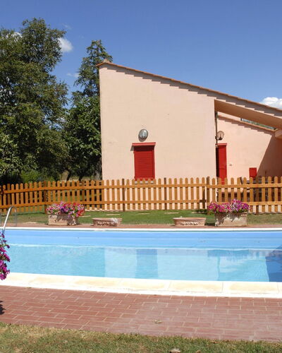 Casa Laura: Property, House, Building, Swimming Pool, Real Estate, Home, Villa, Architecture, Residential Area, Facade