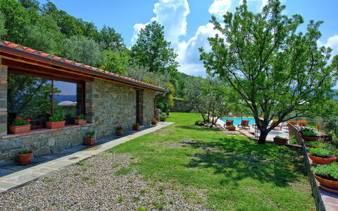 Villa Noceta: Property, Yard, House, Real Estate, Home, Tree, Grass, Building, Architecture, Garden