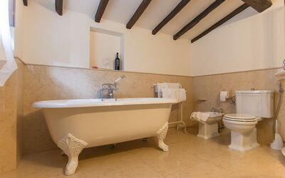 Accommodation:&nbsp;Ginestra