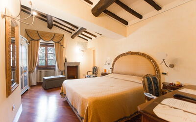 Accommodation:&nbsp;Ginestra