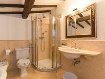 Accommodation:&nbsp;Ginestra