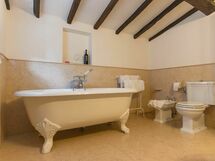 Accommodation:&nbsp;Ginestra