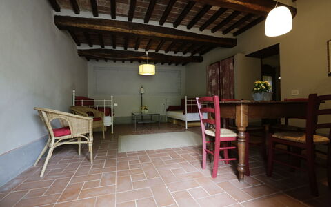 Accommodation:&nbsp;Grey