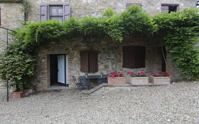 Accommodation:&nbsp;Grey