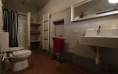 Accommodation:&nbsp;Grey