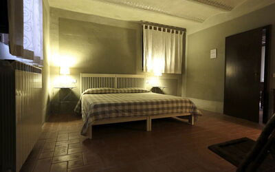 Accommodation:&nbsp;Grey