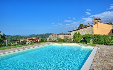 Il Gualdo: Swimming Pool, Property, Real Estate, Azure, Estate, Building, House, Villa, Vacation, Resort