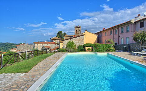 Il Gualdo: Swimming Pool, Property, Real Estate, Building, Estate, House, Residential Area, Water, Azure, Leisure