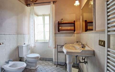 Il Gualdo: Bathroom, Property, Room, Interior Design, Sink, Building, Furniture, House, Plumbing Fixture, Real Estate