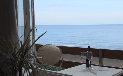 Appartamento - Le Finestre: Property, Room, Sea, Ocean, Vacation, Window, Daylighting, Apartment, Interior Design, Resort