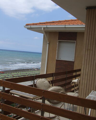 Appartamento - Le Finestre: Property, Beach, Sea, Vacation, House, Sky, Building, Wood, Real Estate, Room