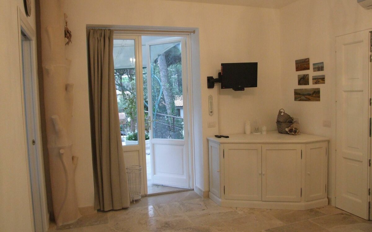 Accommodation:&nbsp;Iris