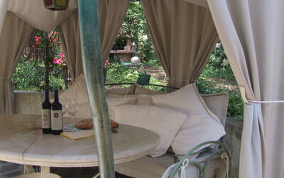 Accommodation:&nbsp;Camelia