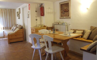 Accommodation:&nbsp;Camelia