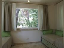 Accommodation:&nbsp;Iris