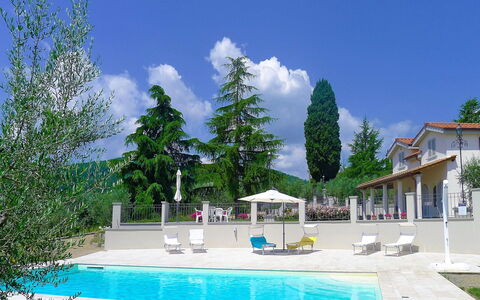 Villa Gaville: Swimming Pool, Property, Natural Landscape, Real Estate, Leisure, Building, House, Tree, Resort, Residential Area
