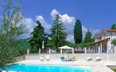 Villa Gaville: Swimming Pool, Property, Natural Landscape, Real Estate, Leisure, Building, House, Tree, Resort, Residential Area